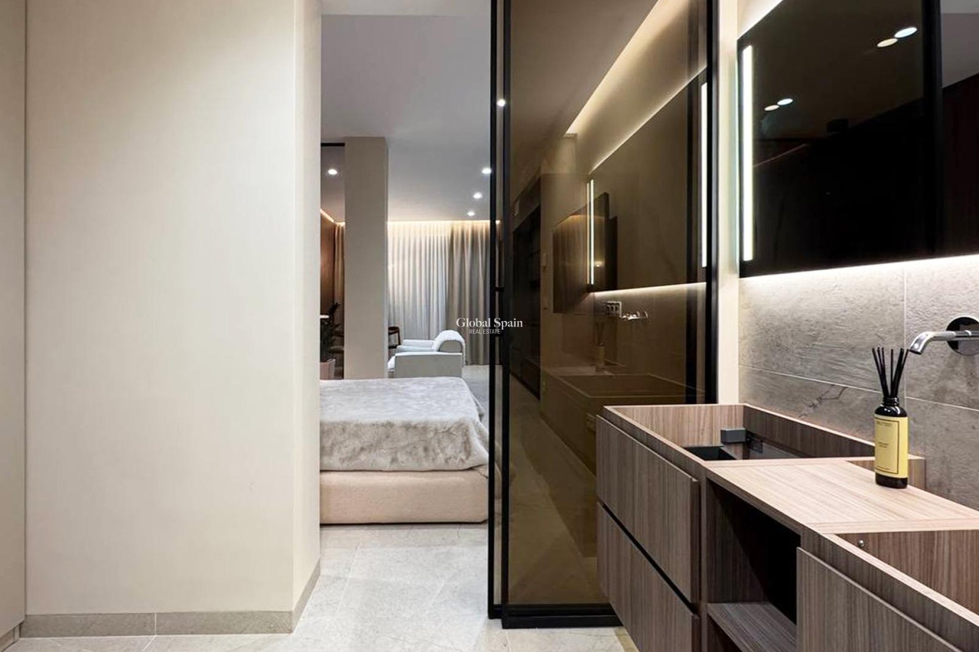 Resale - APARTMENT -
TORREVIEJA - Playa de los Locos