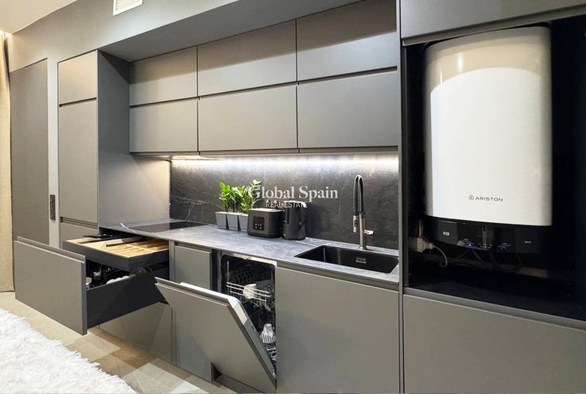 Resale - APARTMENT -
TORREVIEJA - Playa de los Locos