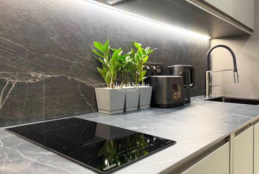 Resale - APARTMENT -
TORREVIEJA - Playa de los Locos