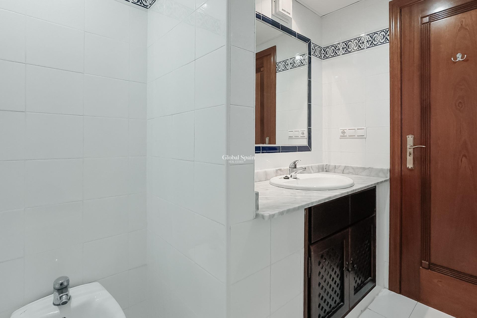 Resale - APARTMENT -
TORREVIEJA - Playa de los Locos