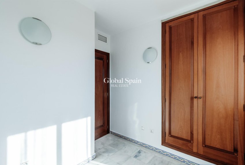 Resale - APARTMENT -
TORREVIEJA - Playa de los Locos