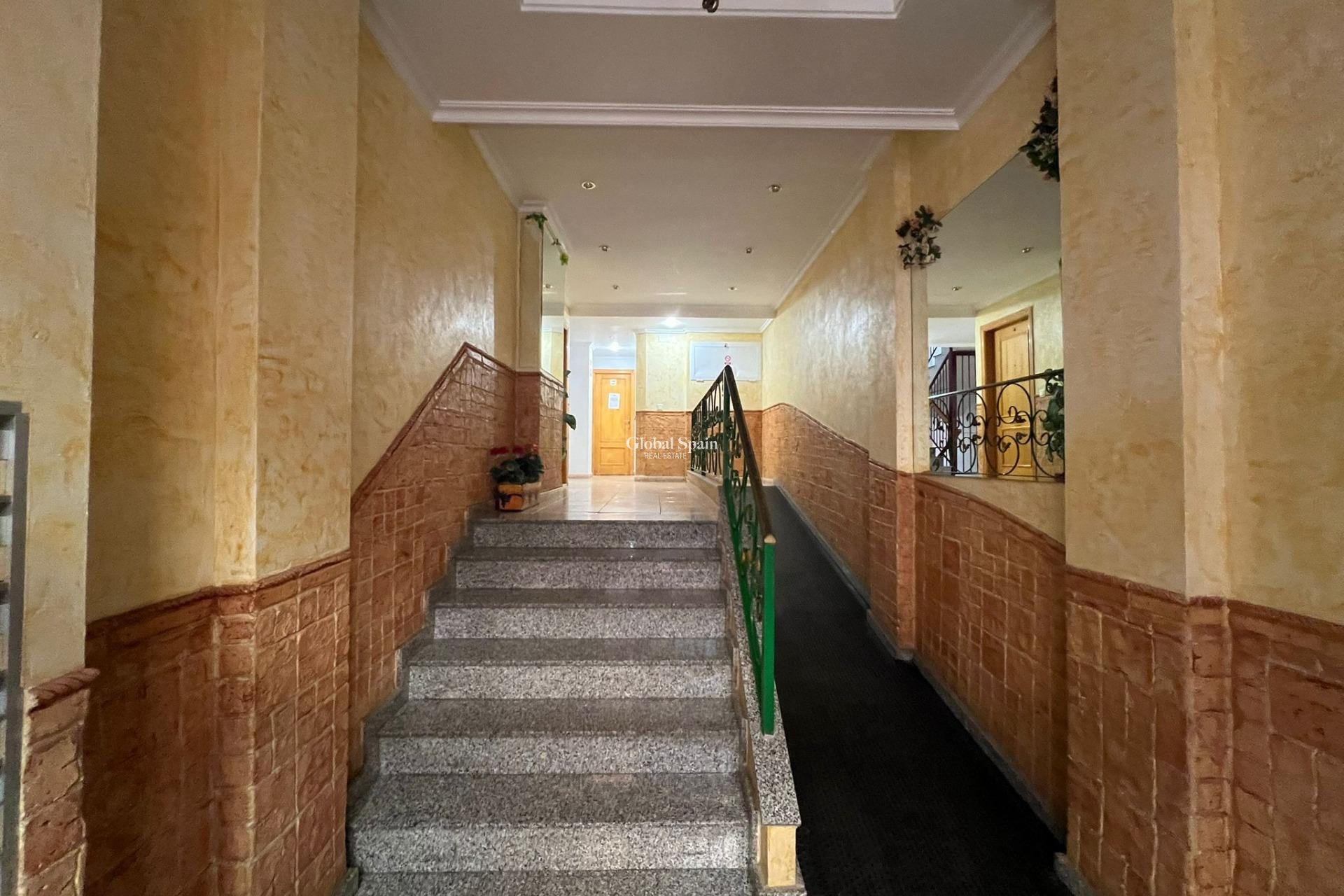 Resale - APARTMENT -
TORREVIEJA - Playa de los Locos