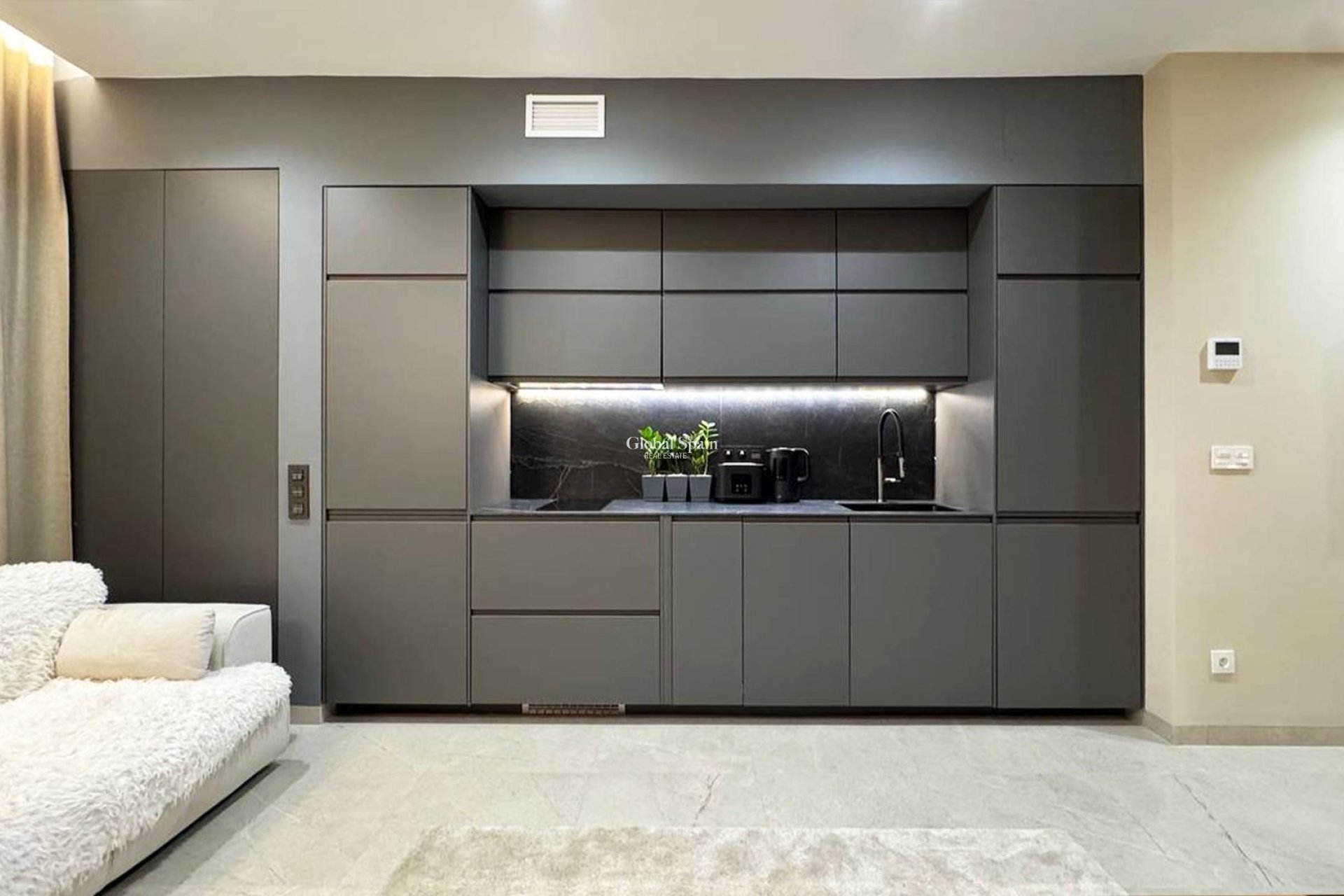 Resale - APARTMENT -
TORREVIEJA - Playa de los Locos