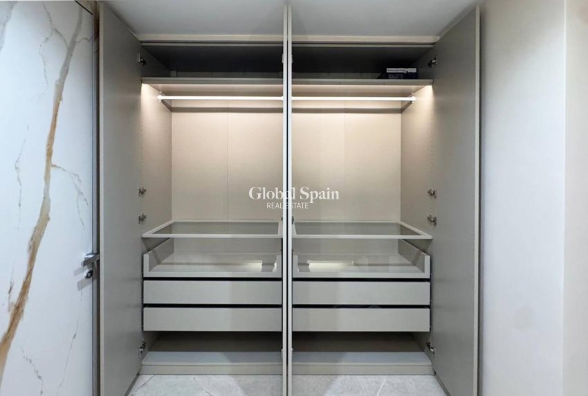 Resale - APARTMENT -
TORREVIEJA - Playa de los Locos