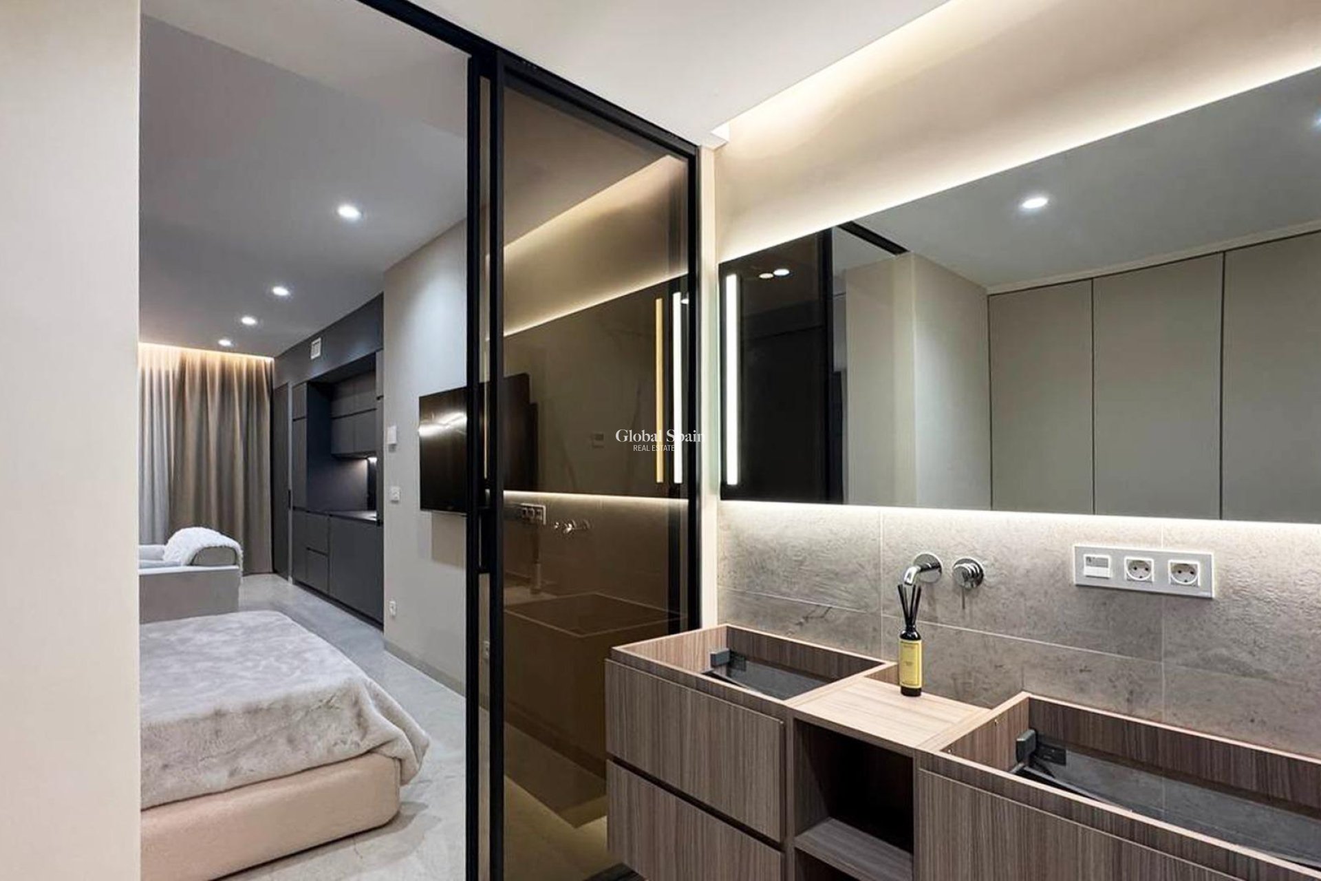 Resale - APARTMENT -
TORREVIEJA - Playa de los Locos