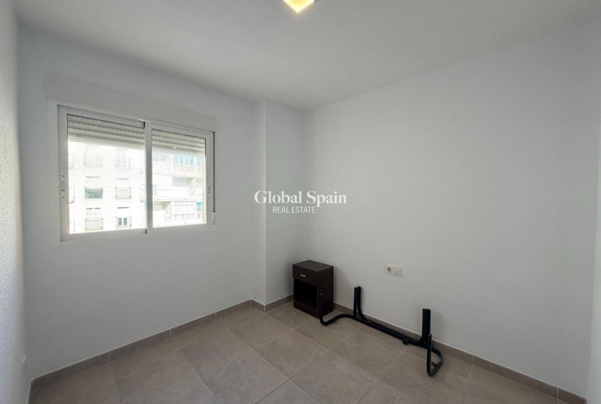 Resale - APARTMENT -
TORREVIEJA - Playa de los Locos