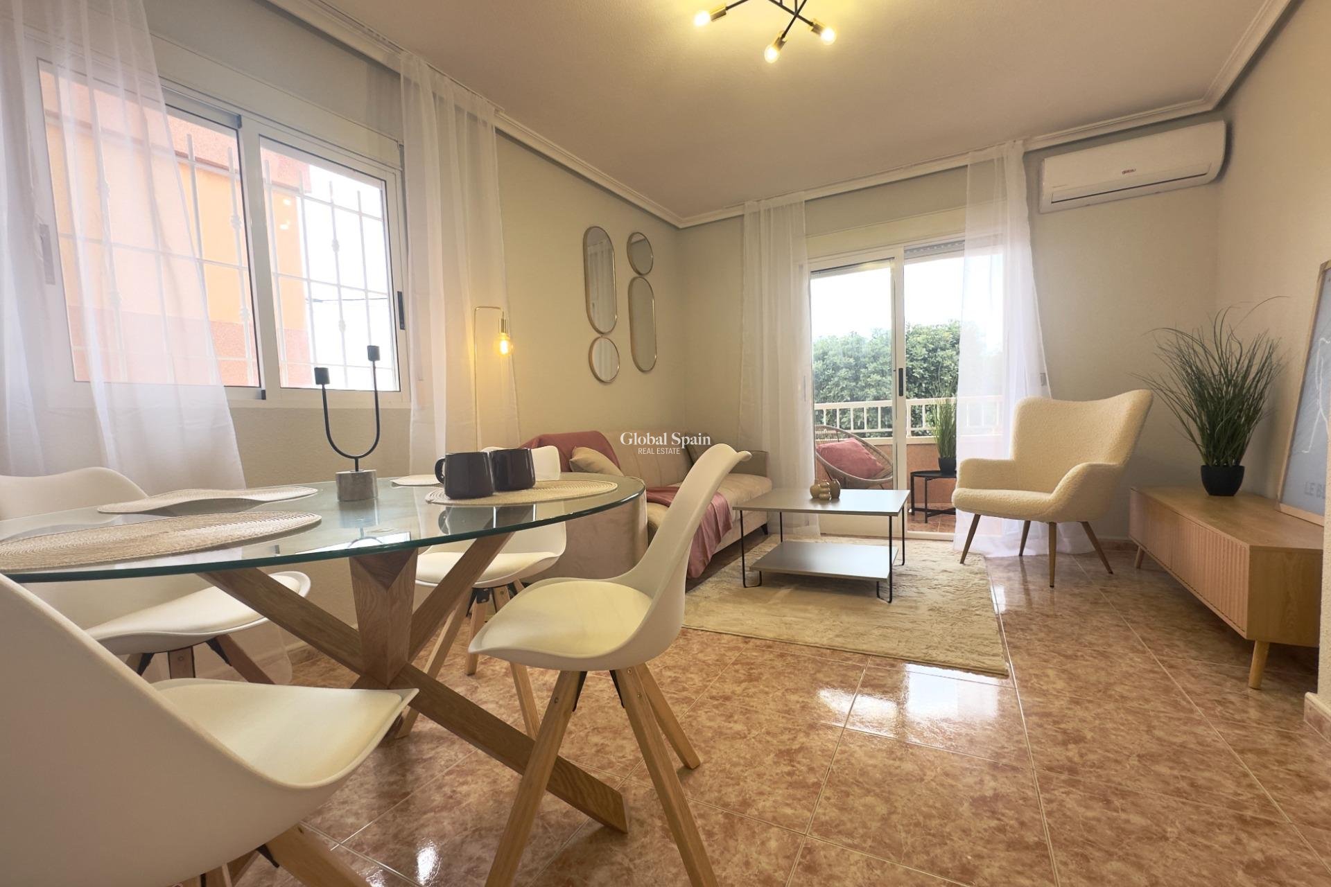 Resale - APARTMENT -
TORREVIEJA - Playa de los locos