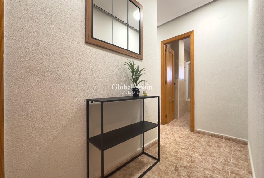 Resale - APARTMENT -
TORREVIEJA - Playa de los locos