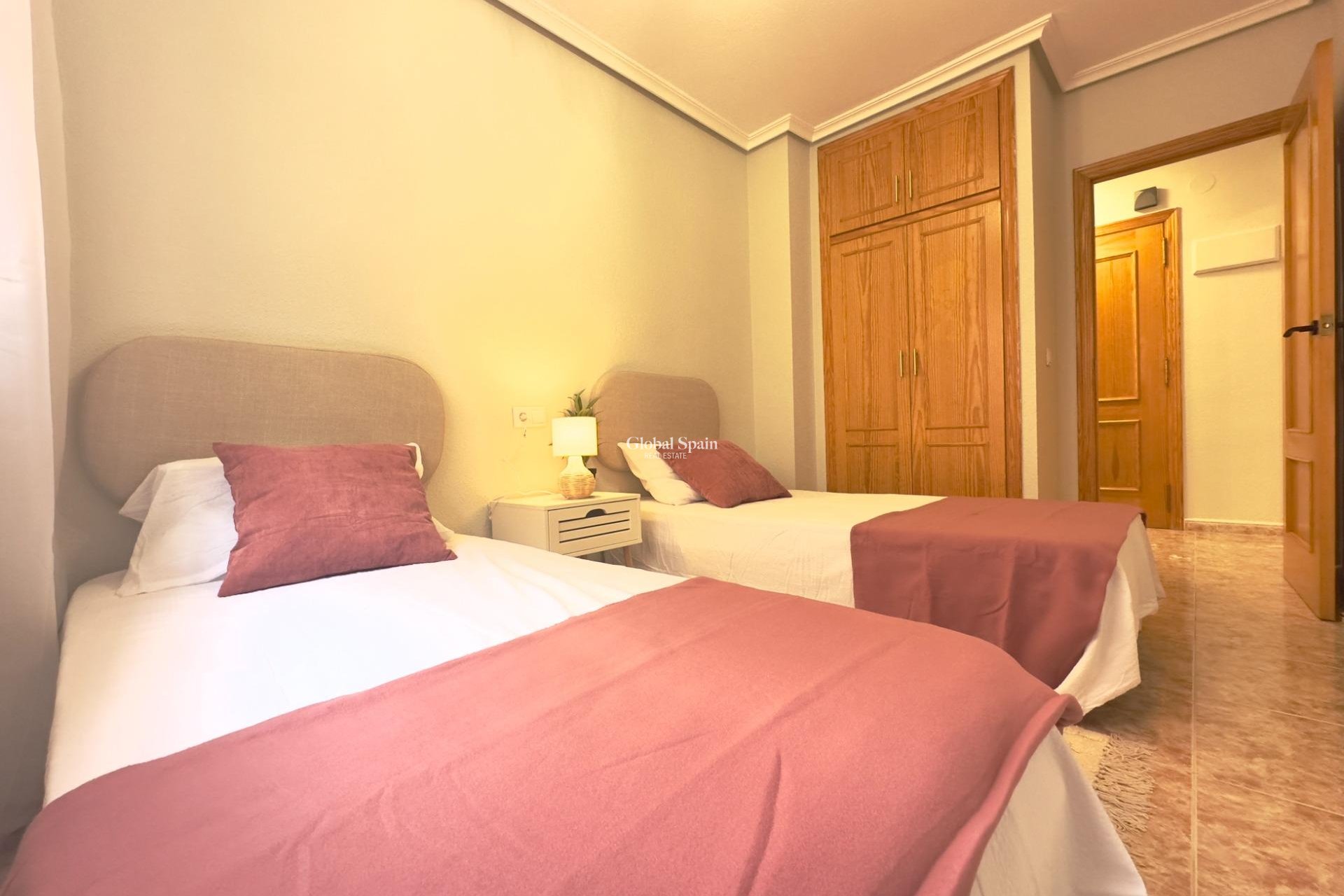 Resale - APARTMENT -
TORREVIEJA - Playa de los locos