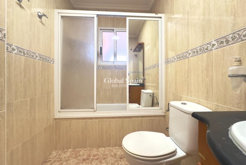 Resale - APARTMENT -
TORREVIEJA - Playa de los locos