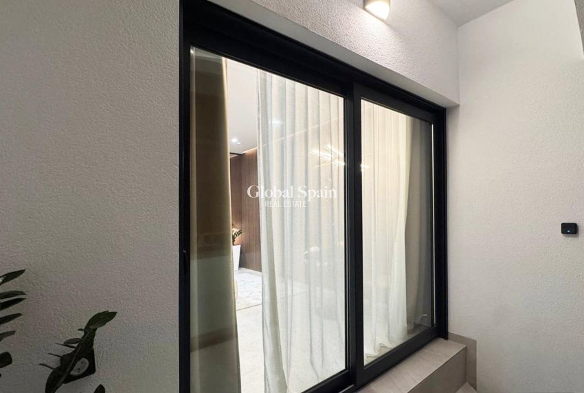 Resale - APARTMENT -
TORREVIEJA - Playa de los Locos