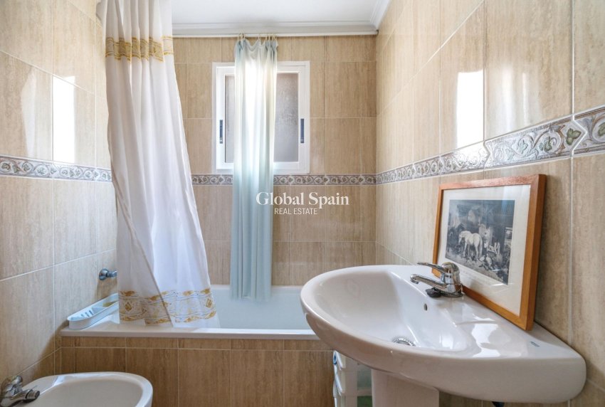 Resale - APARTMENT -
TORREVIEJA - Playa de los Locos