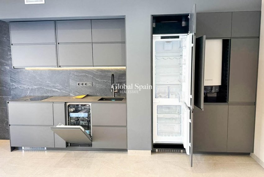 Resale - APARTMENT -
TORREVIEJA - Playa de los Locos