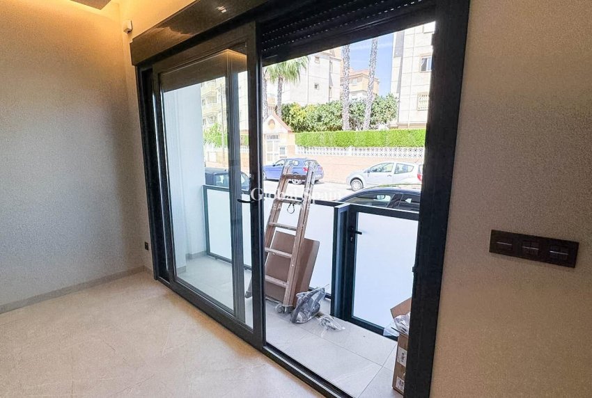 Resale - APARTMENT -
TORREVIEJA - Playa de los Locos