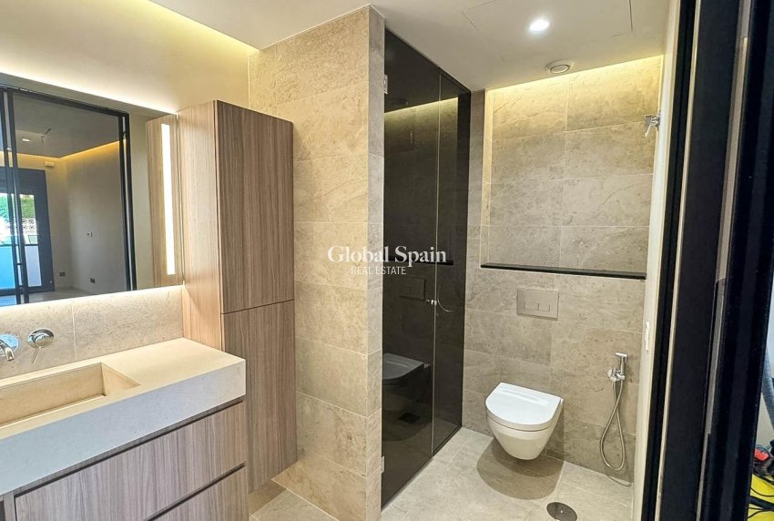 Resale - APARTMENT -
TORREVIEJA - Playa de los Locos