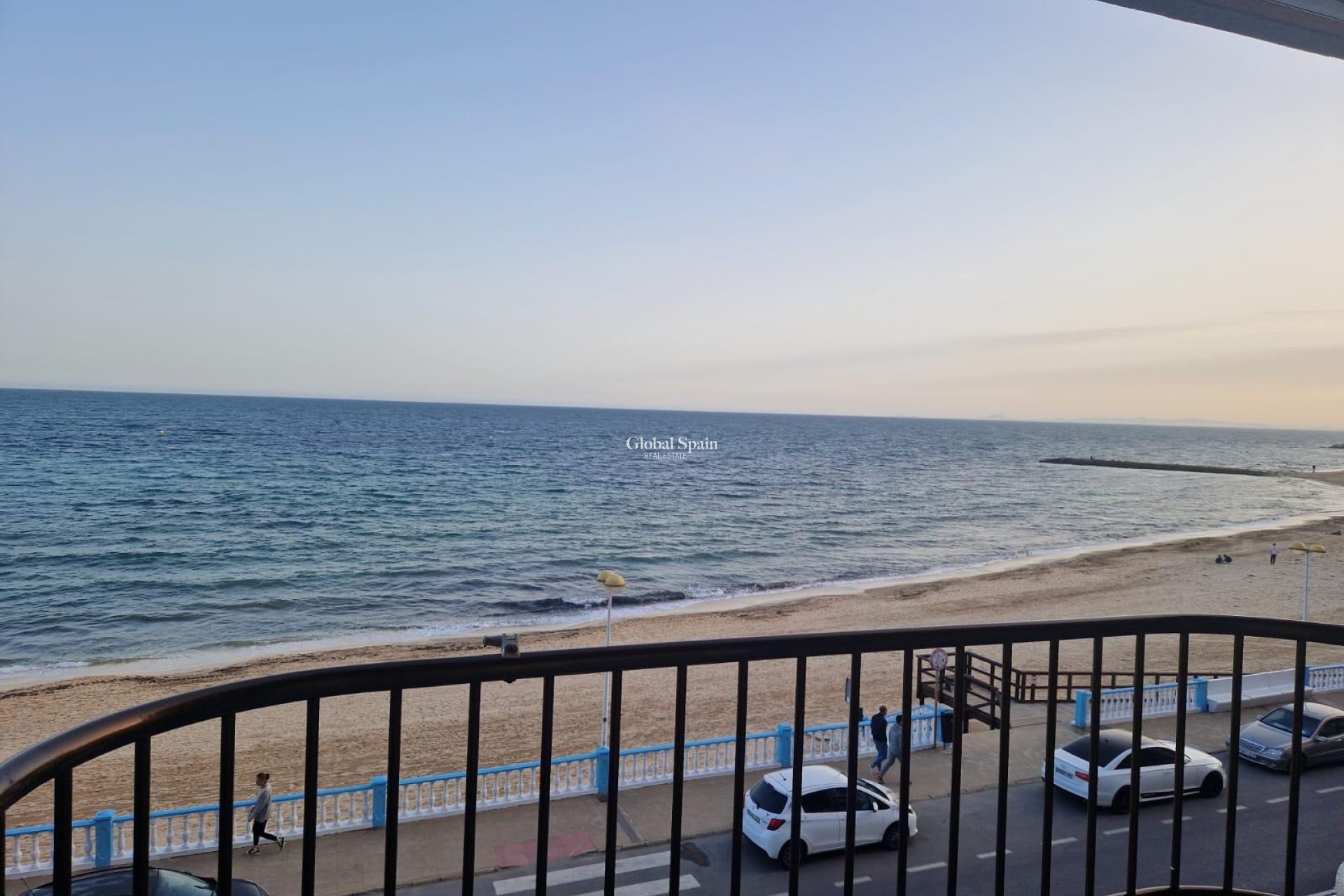 Resale - APARTMENT -
TORREVIEJA - Playa de los Locos