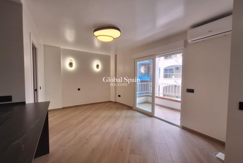 Resale - APARTMENT -
TORREVIEJA - Playa de los Locos