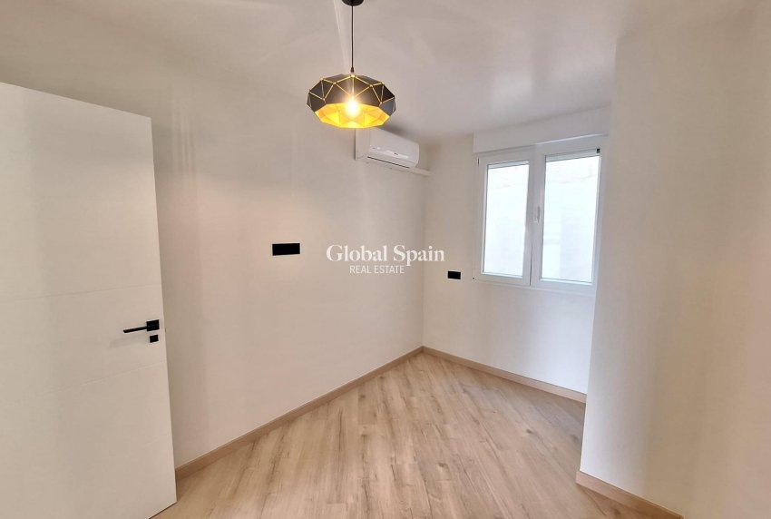 Resale - APARTMENT -
TORREVIEJA - Playa de los Locos