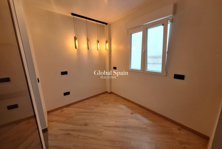 Resale - APARTMENT -
TORREVIEJA - Playa de los Locos
