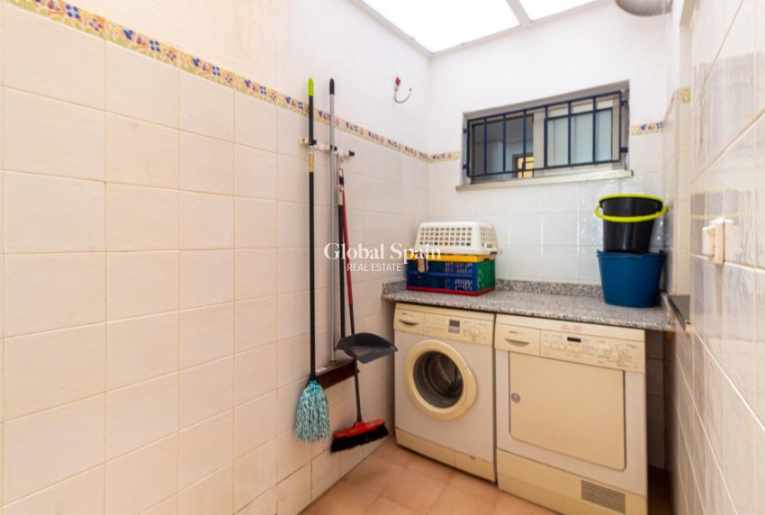Resale - APARTMENT -
TORREVIEJA - Playa de los locos