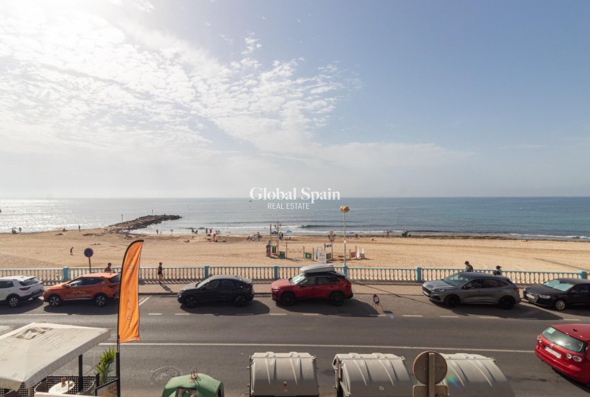 Resale - APARTMENT -
TORREVIEJA - Playa de los locos