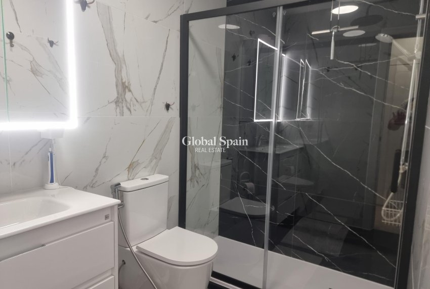 Resale - APARTMENT -
TORREVIEJA - Playa de los Locos