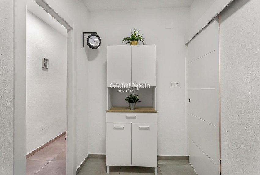 Resale - APARTMENT -
TORREVIEJA - Playa de los Locos