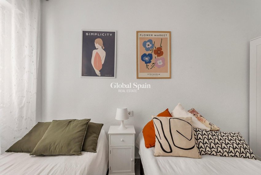 Resale - APARTMENT -
TORREVIEJA - Playa de los Locos