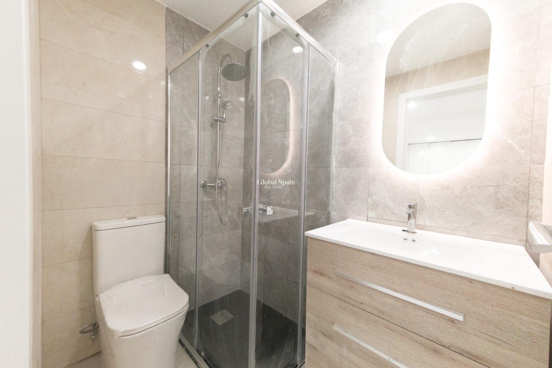 Resale - APARTMENT -
TORREVIEJA - Playa De Los Náufragos