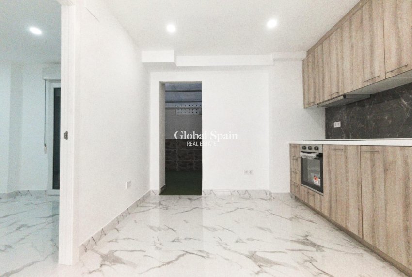 Resale - APARTMENT -
TORREVIEJA - Playa De Los Náufragos