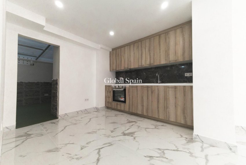 Resale - APARTMENT -
TORREVIEJA - Playa De Los Náufragos