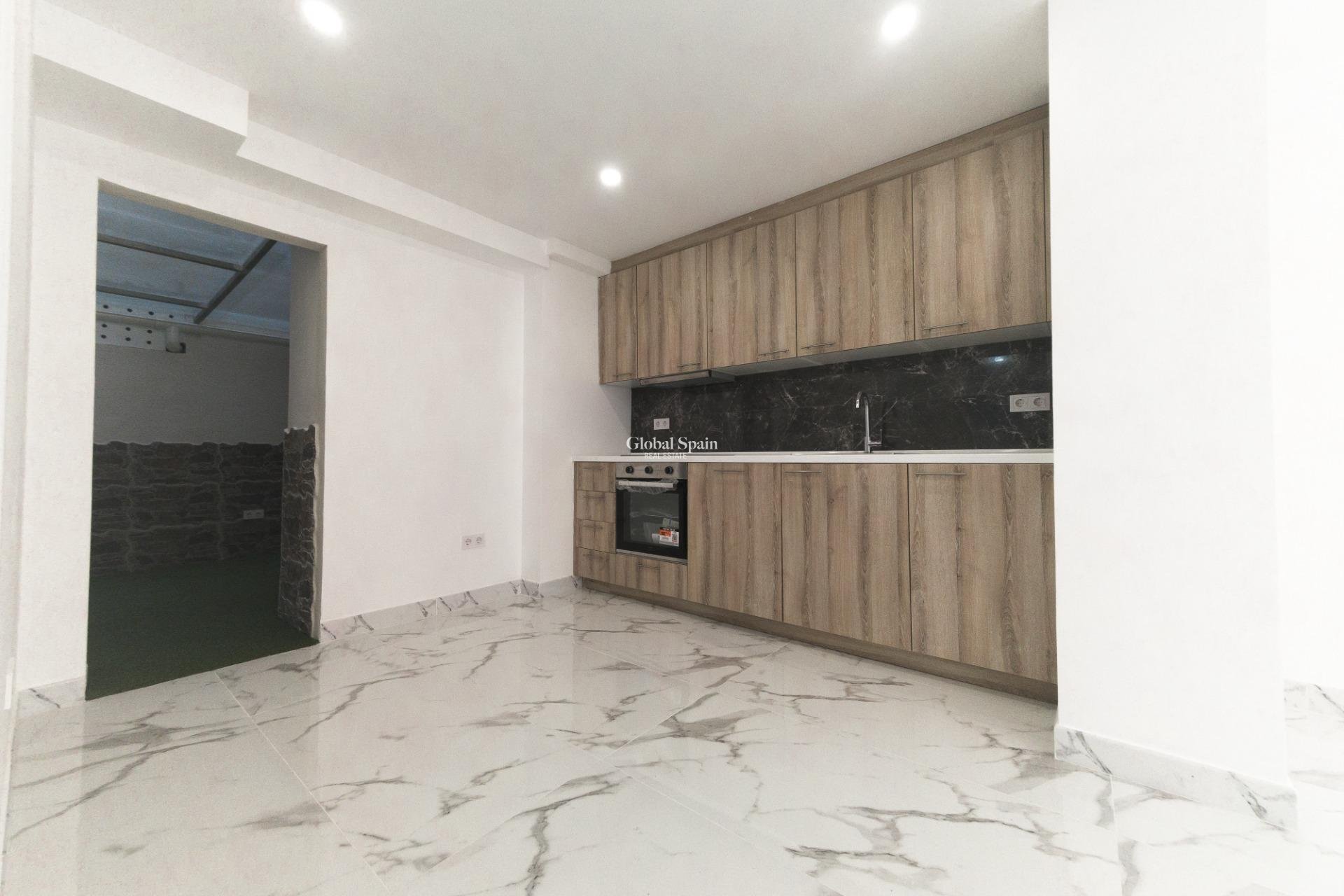 Resale - APARTMENT -
TORREVIEJA - Playa De Los Náufragos