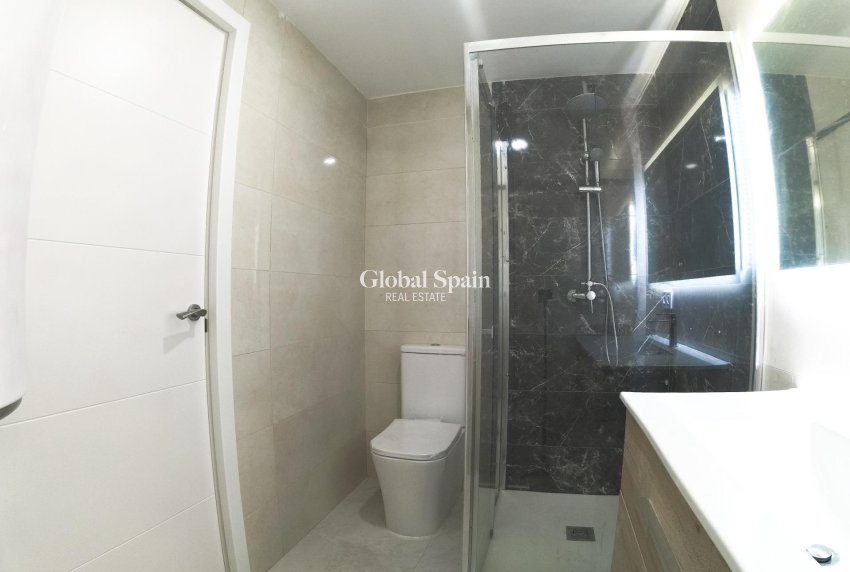 Resale - APARTMENT -
TORREVIEJA - Playa De Los Náufragos