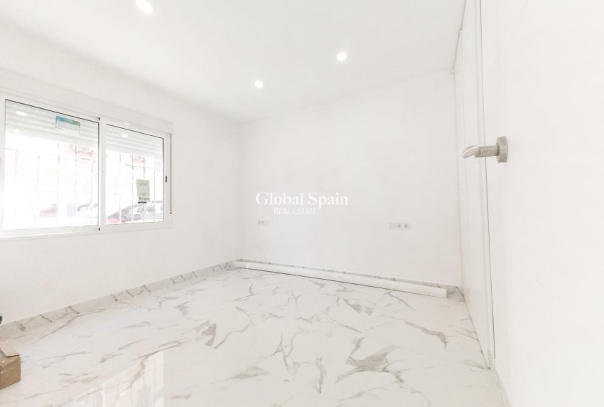 Resale - APARTMENT -
TORREVIEJA - Playa De Los Náufragos