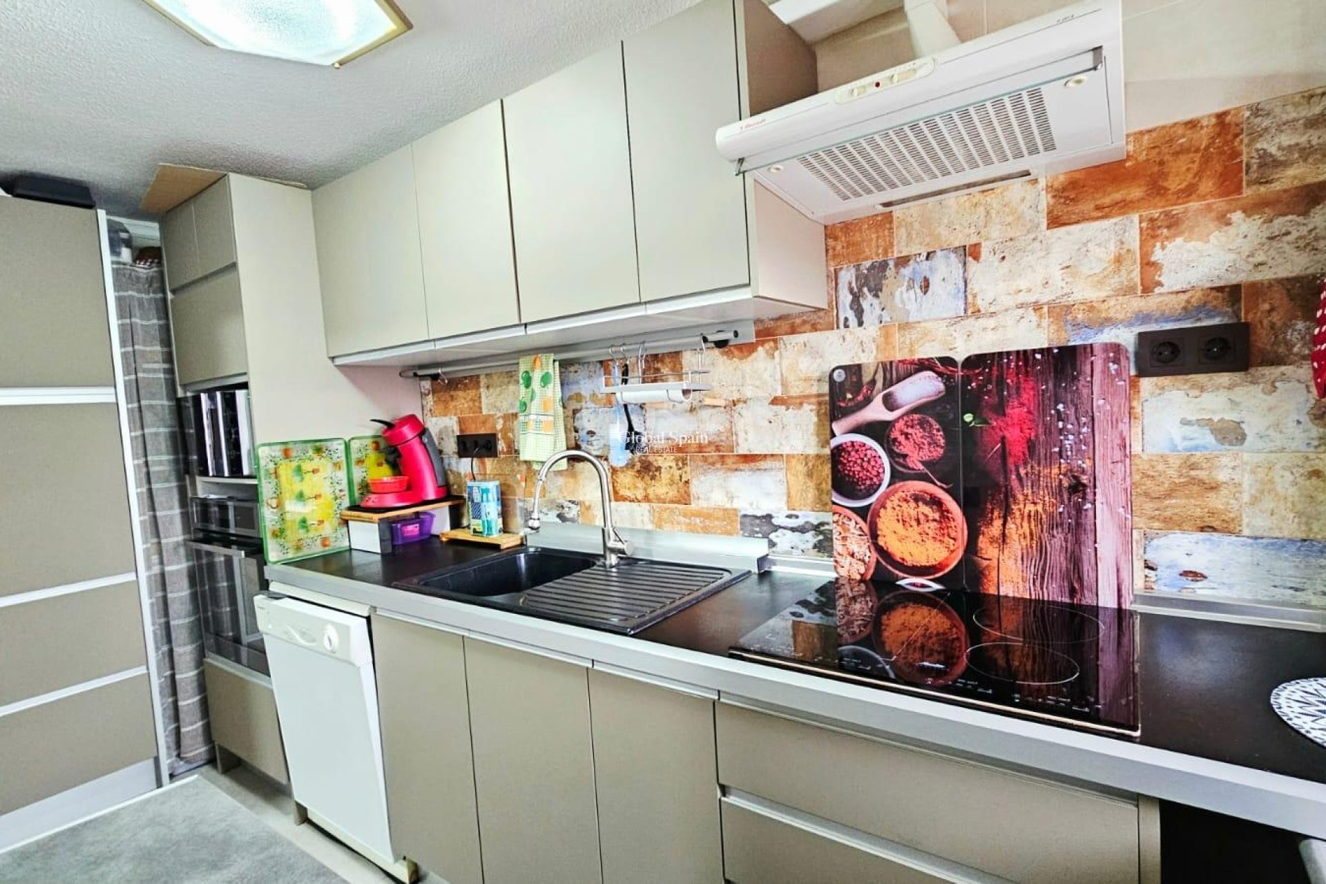 Resale - APARTMENT -
TORREVIEJA - Playa De Los Náufragos