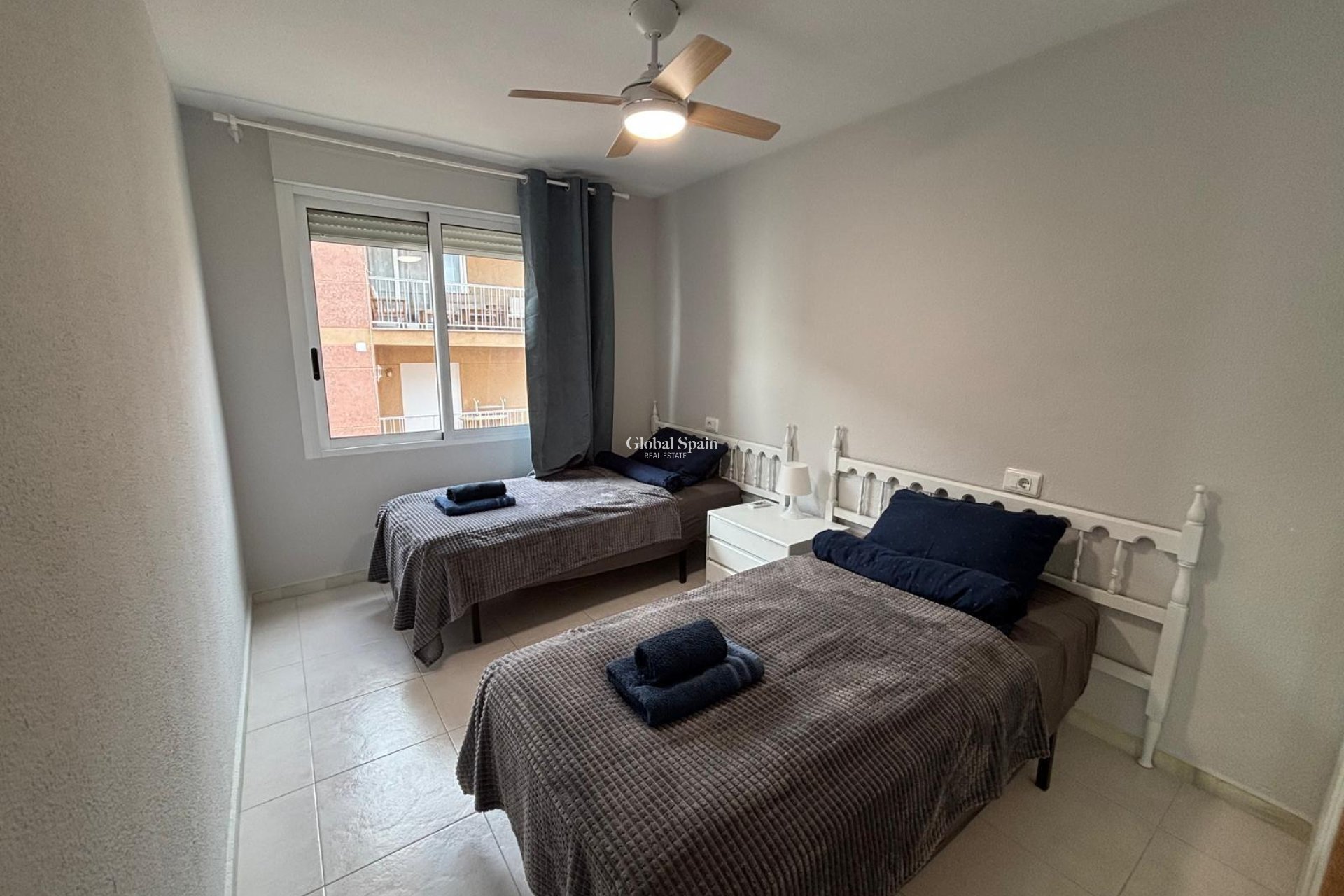 Resale - APARTMENT -
TORREVIEJA - Playa De Los Náufragos