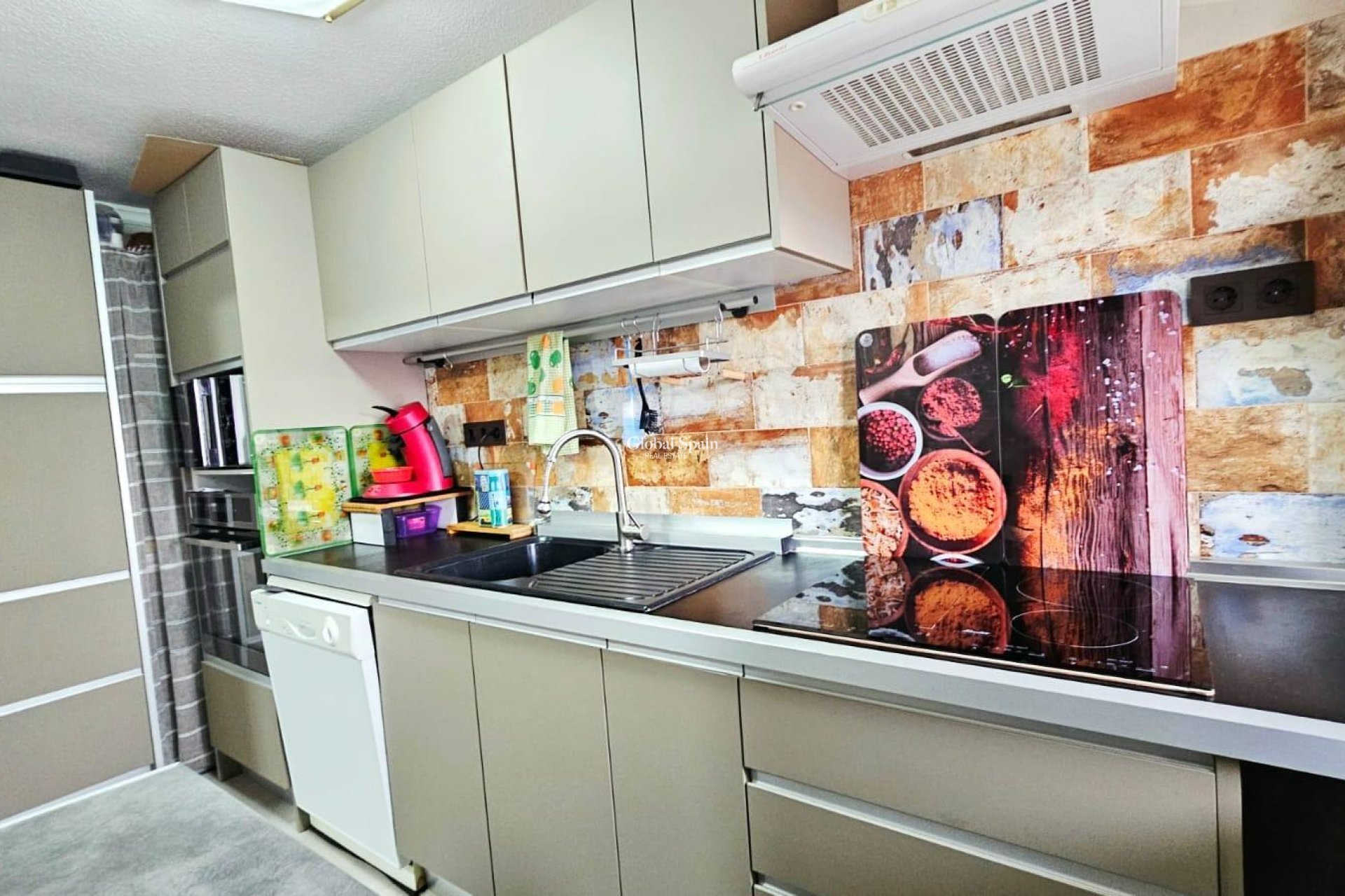 Resale - APARTMENT -
TORREVIEJA - Playa De Los Náufragos