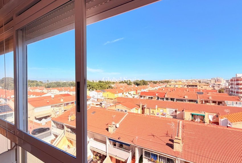 Resale - APARTMENT -
TORREVIEJA - Playa De Los Náufragos