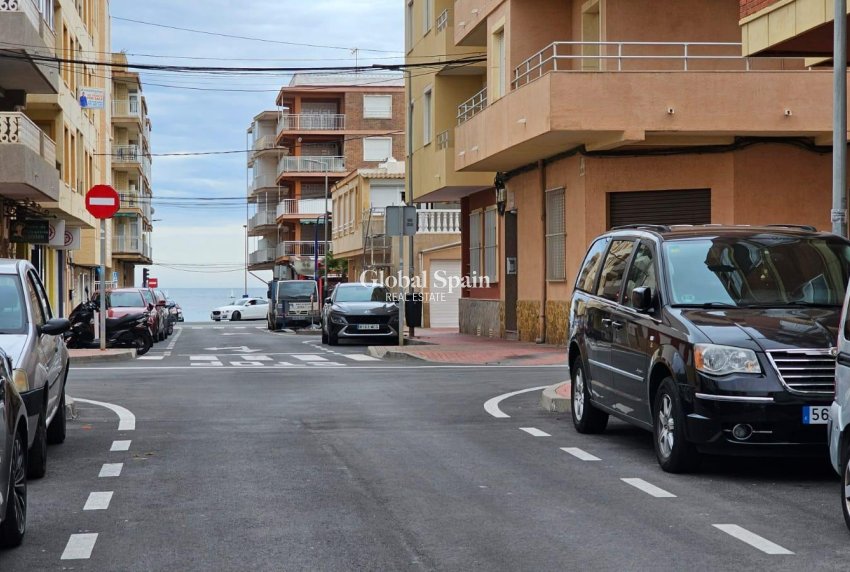 Resale - APARTMENT -
TORREVIEJA - Playa De Los Náufragos
