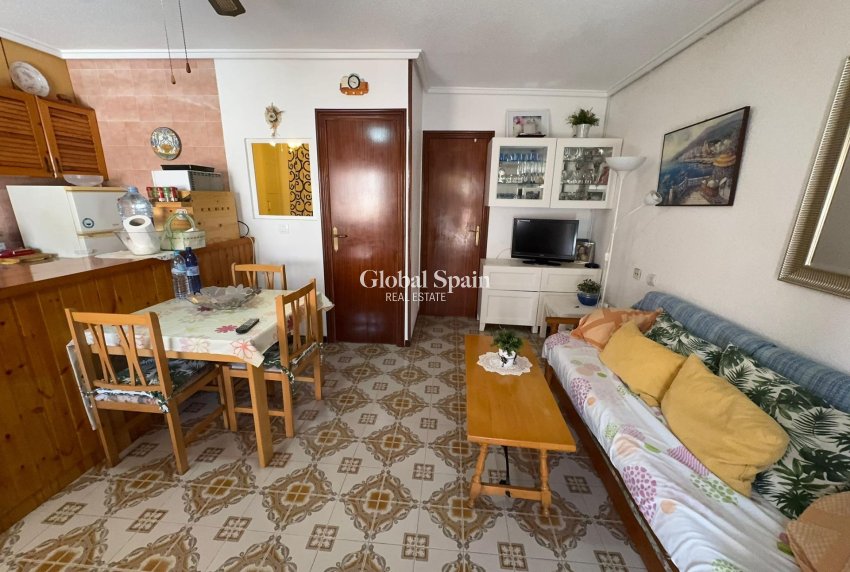Resale - APARTMENT -
TORREVIEJA - Playa de los Naufragos