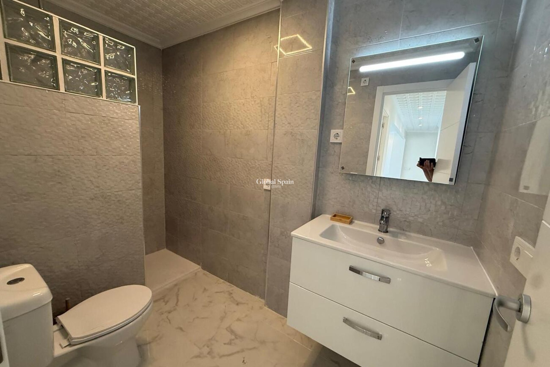 Resale - APARTMENT -
TORREVIEJA - Playa del Acequión