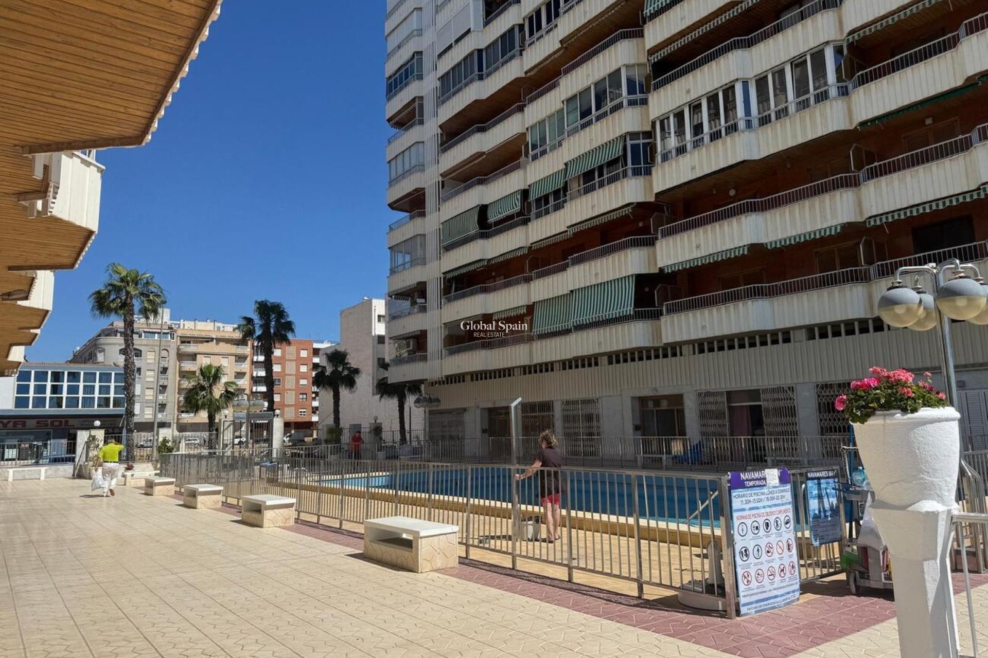 Resale - APARTMENT -
TORREVIEJA - Playa del Acequión