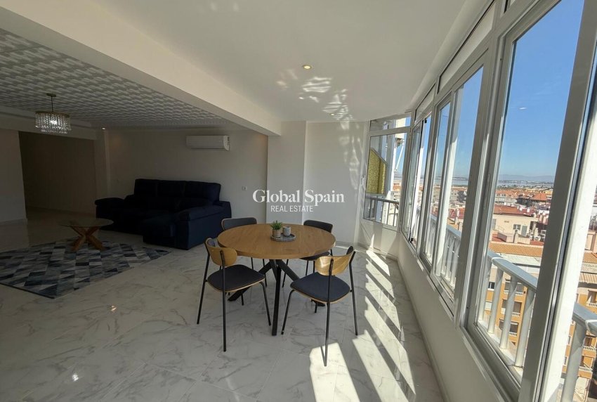 Resale - APARTMENT -
TORREVIEJA - Playa del Acequión