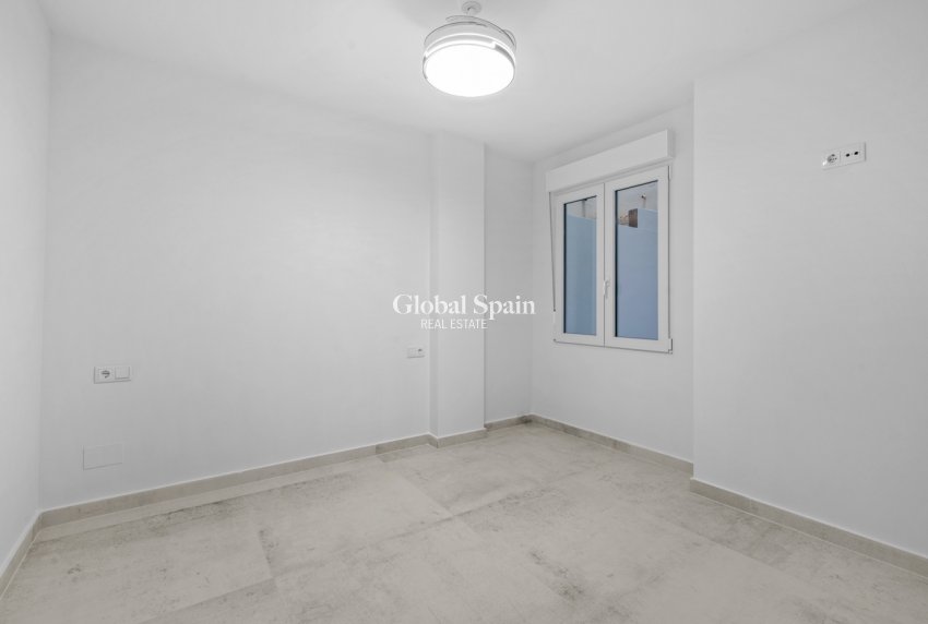 Resale - APARTMENT -
TORREVIEJA - Playa del Acequión