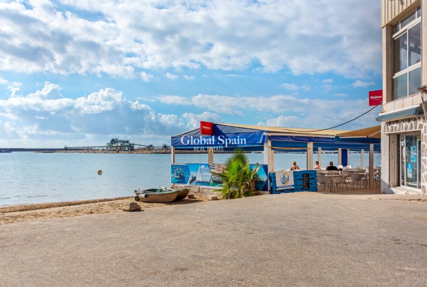 Resale - APARTMENT -
TORREVIEJA - Playa del Acequión