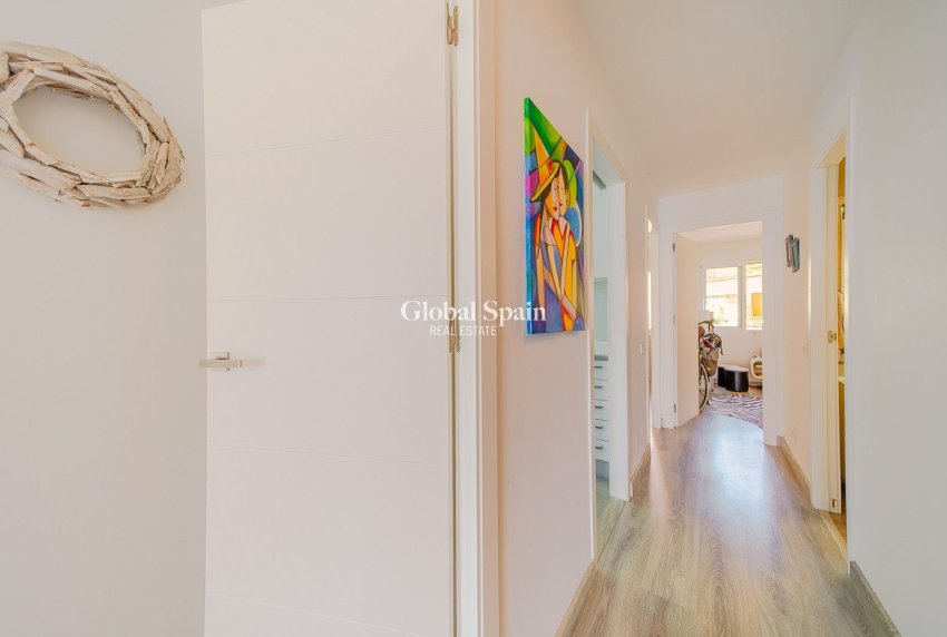 Resale - Apartment -
TORREVIEJA - Playa del cura