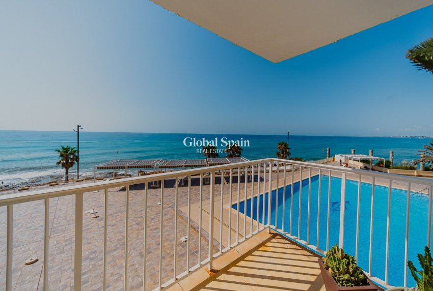 Resale - Apartment -
TORREVIEJA - Playa del cura