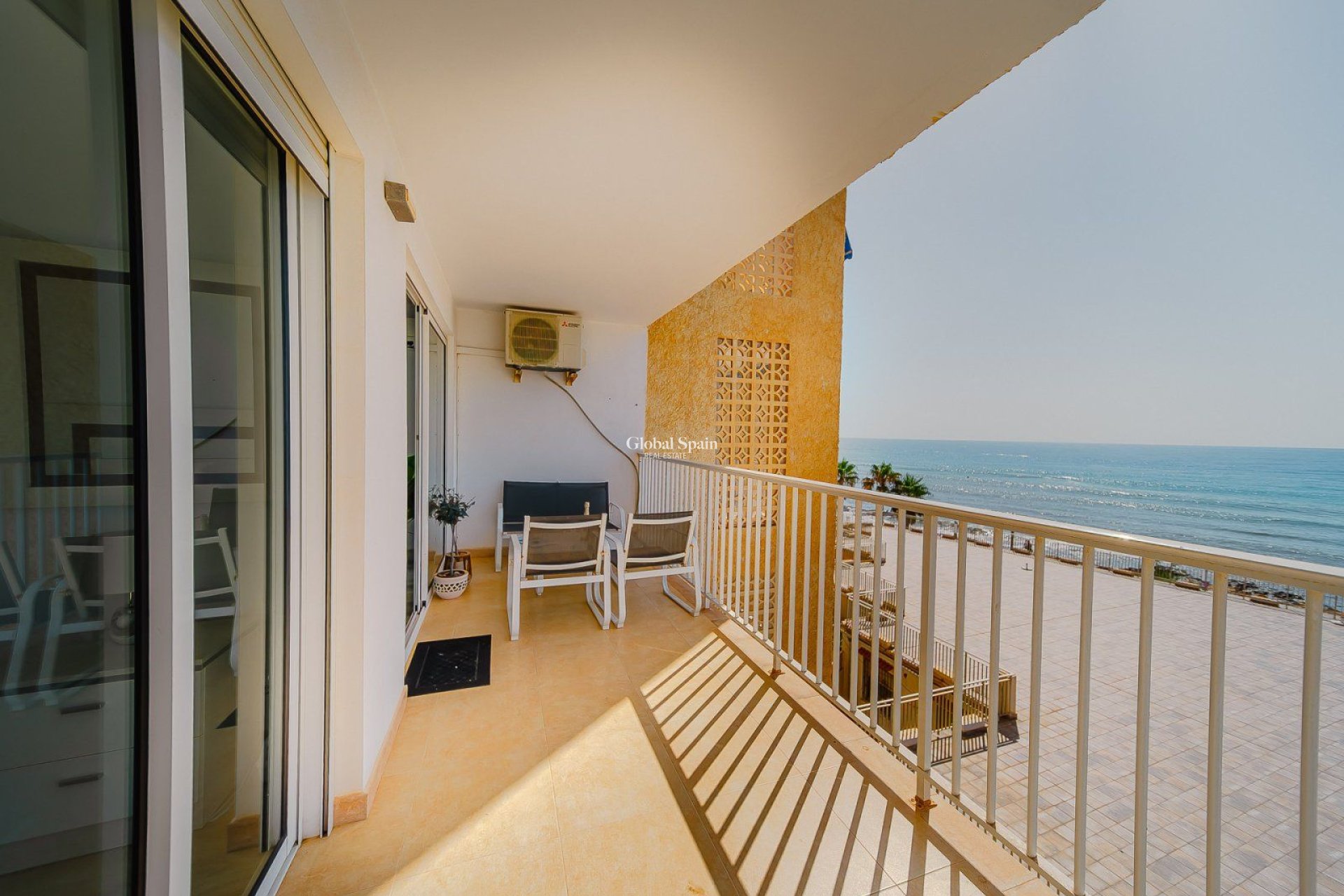 Resale - Apartment -
TORREVIEJA - Playa del cura
