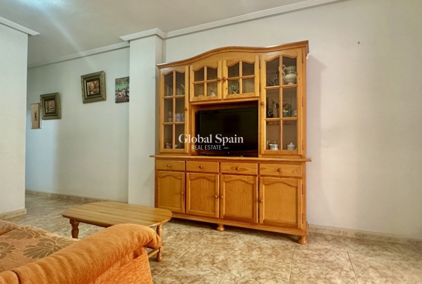 Resale - Apartment -
TORREVIEJA - Playa del Cura
