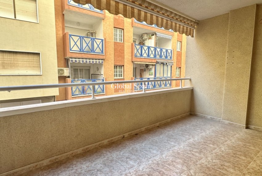 Resale - Apartment -
TORREVIEJA - Playa del Cura